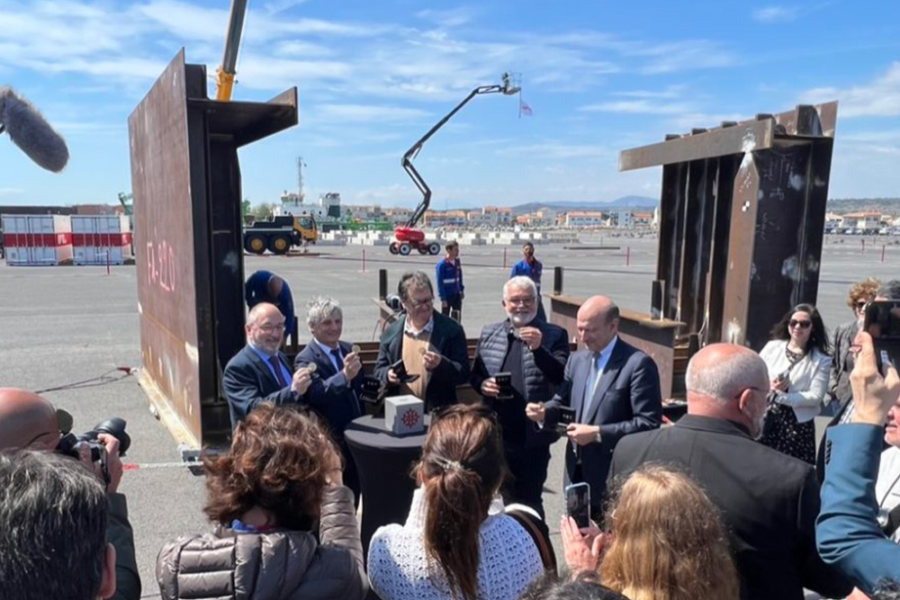 Photo du lancement du chantier d'Eolmed, la ferme pilote d'éoliennes en mer flottante la plus puissante de France